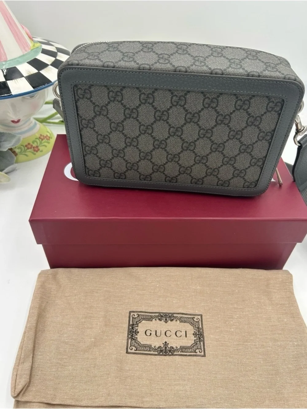 Gucci GG Supreme shoulder Bag crafted in gray and black canvas made Italy